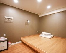 South Korea Jeollanam-Do Mokpo vacation rental compare prices direct by owner 27048392