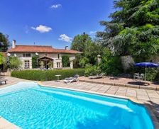France Nouvelle-Aquitaine Feuillade vacation rental compare prices direct by owner 27725124