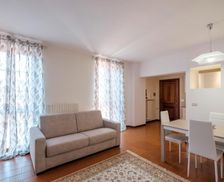 Italy Lombardy Desenzano del Garda vacation rental compare prices direct by owner 28794015