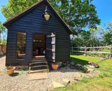 United Kingdom Surrey Charlwood vacation rental compare prices direct by owner 32508669