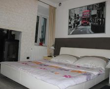 Italy Lombardy Cadegliano Viconago vacation rental compare prices direct by owner 26731553