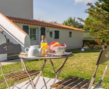 France Pays de la Loire Saint-Urbain vacation rental compare prices direct by owner 17974444