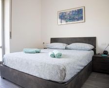 Italy Piedmont Arona vacation rental compare prices direct by owner 26716278
