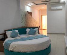 India Gujarat Anand vacation rental compare prices direct by owner 26341732