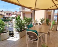 Italy Lombardy Desenzano del Garda vacation rental compare prices direct by owner 24317089