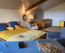 France Aquitaine Saint-Pey-de-Castets vacation rental compare prices direct by owner 35857183