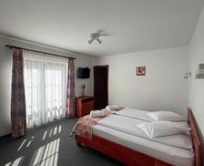 Romania Brasov Sâmbăta de Sus vacation rental compare prices direct by owner 14101810