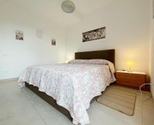 Italy Lombardy Fino Mornasco vacation rental compare prices direct by owner 26378200