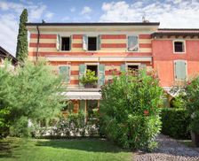 Italy Veneto Torri del Benaco vacation rental compare prices direct by owner 29279016