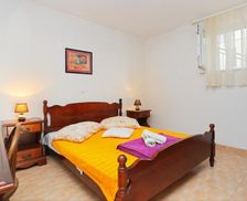 Croatia Split-Dalmatia County Brela vacation rental compare prices direct by owner 6288263