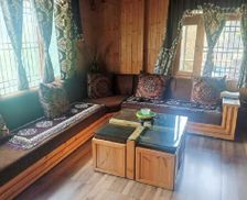 India Himachal Pradesh Kulu vacation rental compare prices direct by owner 26740945