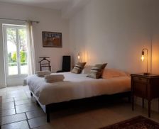 France New Aquitaine Saint-Jean-dʼAngély vacation rental compare prices direct by owner 15899652