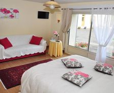 France Pays de la Loire Saint-Georges-Buttavent vacation rental compare prices direct by owner 12992434
