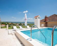 Croatia Split-Dalmatia County Zmijavci vacation rental compare prices direct by owner 16119660