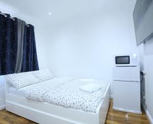 United Kingdom Greater London Thamesmead vacation rental compare prices direct by owner 10674462