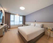 South Korea Chungcheongnam-Do Asan vacation rental compare prices direct by owner 14141073