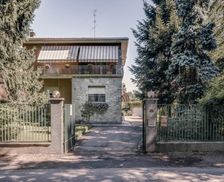 Italy Lombardy Caronno Pertusella vacation rental compare prices direct by owner 13132219