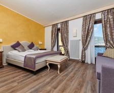 Italy Veneto Brenzone sul Garda vacation rental compare prices direct by owner 17844861