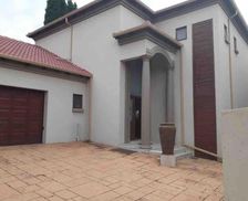 South Africa Gauteng Pretoria vacation rental compare prices direct by owner 27035451