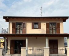 Italy Lombardy Rozzano vacation rental compare prices direct by owner 26782329