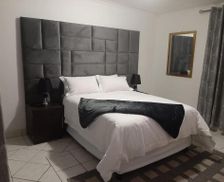 South Africa Gauteng Roodepoort vacation rental compare prices direct by owner 28416028