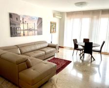 Italy Veneto Mestre vacation rental compare prices direct by owner 28571008