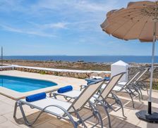 Spain Menorca Cala Blanca vacation rental compare prices direct by owner 28663743