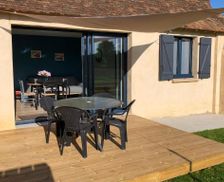 France Pays de la Loire Montbizot vacation rental compare prices direct by owner 27899789