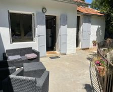 France Provence-Alpes-Côte d'Azur Gréoux-les-Bains vacation rental compare prices direct by owner 27533756