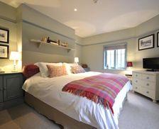 United Kingdom Surrey Farnham vacation rental compare prices direct by owner 16541060