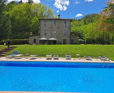 Italy Tuscany Camporgiano vacation rental compare prices direct by owner 26672667