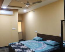 India Gujarat Rājpīpla vacation rental compare prices direct by owner 26906367
