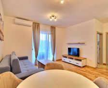 Montenegro Budva County Bečići vacation rental compare prices direct by owner 27362205