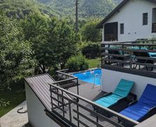 Romania Vâlcea Brezoi vacation rental compare prices direct by owner 26718442
