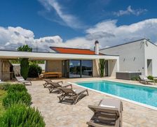 Croatia Zadar County Raštević vacation rental compare prices direct by owner 14342147