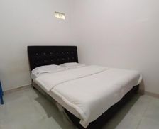 Indonesia Sumatra Pekanbaru vacation rental compare prices direct by owner 27594982