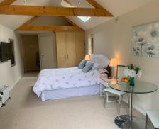 United Kingdom Isle of Wight Shalfleet vacation rental compare prices direct by owner 18676921