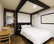 South Korea Gyeonggi-do Suwon vacation rental compare prices direct by owner 27619253