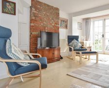 United Kingdom Isle of Wight Cowes vacation rental compare prices direct by owner 35793267