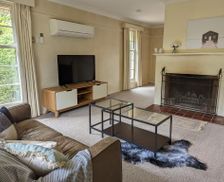 Australia New South Wales Yarralumla vacation rental compare prices direct by owner 28103792