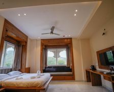 India Rajasthan Udaipur vacation rental compare prices direct by owner 28997164