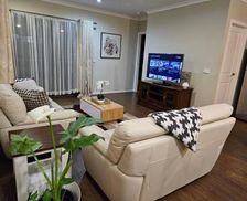 Australia Victoria Point Cook vacation rental compare prices direct by owner 28919165