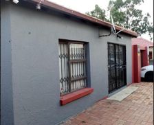 South Africa Gauteng Pimville vacation rental compare prices direct by owner 28467353