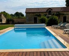 France Aquitaine Savignac-les-Églises vacation rental compare prices direct by owner 10370065