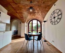 Italy Tuscany Volterra vacation rental compare prices direct by owner 27595059