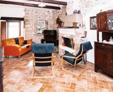 Italy Abruzzo Barisciano vacation rental compare prices direct by owner 27822367