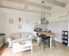 France Languedoc-Roussillon Saint-Martin-de-Londres vacation rental compare prices direct by owner 29141627