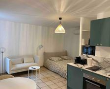 France Languedoc-Roussillon Nîmes vacation rental compare prices direct by owner 27992272
