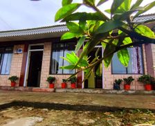 India West Bengal Takdāh vacation rental compare prices direct by owner 27680144