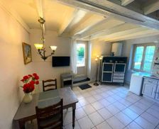 France Aquitaine Saint-Julien-de-Lampon vacation rental compare prices direct by owner 28589996